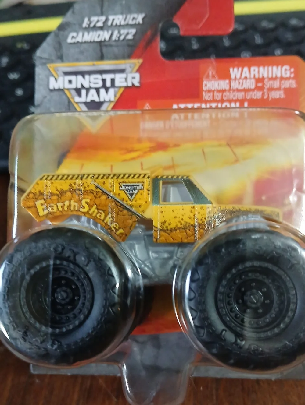 Monster Jam Earth Shaker Yellow Monster Truck Toy 1/72